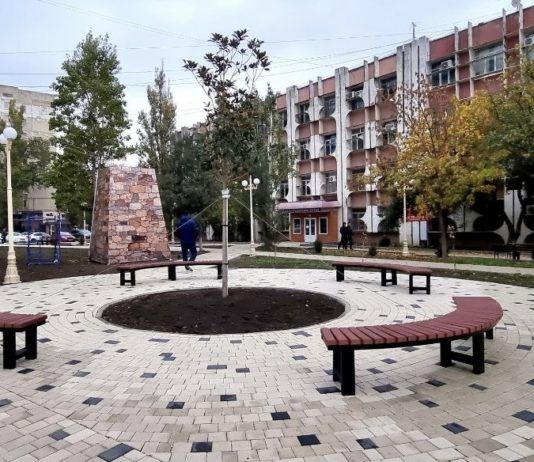 В Махачкале завершили строительство нового сквера у центральной Джума-мечети