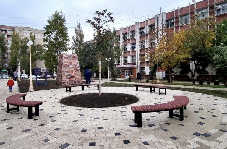 В Махачкале завершили строительство нового сквера у центральной Джума-мечети