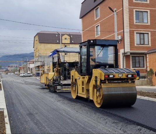 В махачкалинском поселке Семендер проводится капремонт улицы Тотурбиева