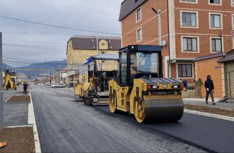 В махачкалинском поселке Семендер проводится капремонт улицы Тотурбиева