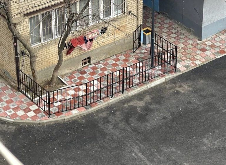 В Махачкале по сигналу горожан демонтировали незаконно установленное ограждение