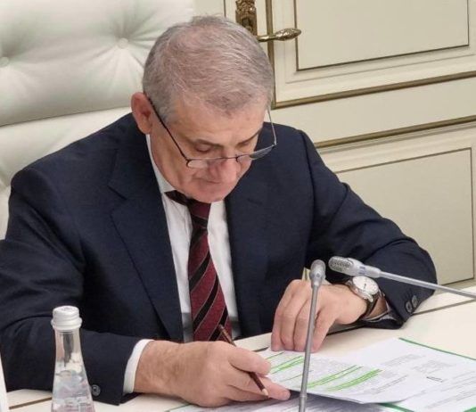 И.о. мэра Махачкалы поручил обеспечить тепловой контур в купленных для сирот квартирах