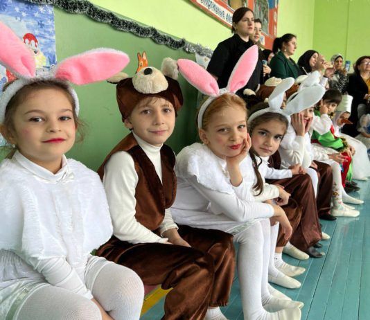 Воспитанники интерната для глухих детей получили сладкие подарки от и.о. мэра Махачкалы