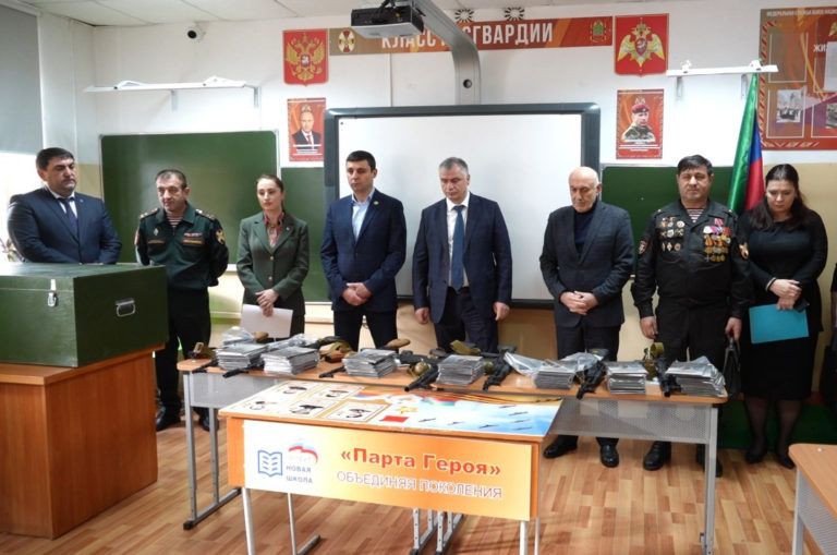 Гвардейские классы в пяти школах Махачкалы получили охолощенное оружие