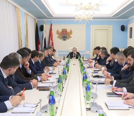 Ризван Газимагомедов поручил усилить работу по реагированию на обращения горожан