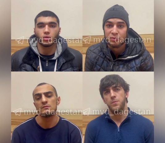 Четверо ребят в Махачкале вымогали деньги у мужчины и разбили его машину