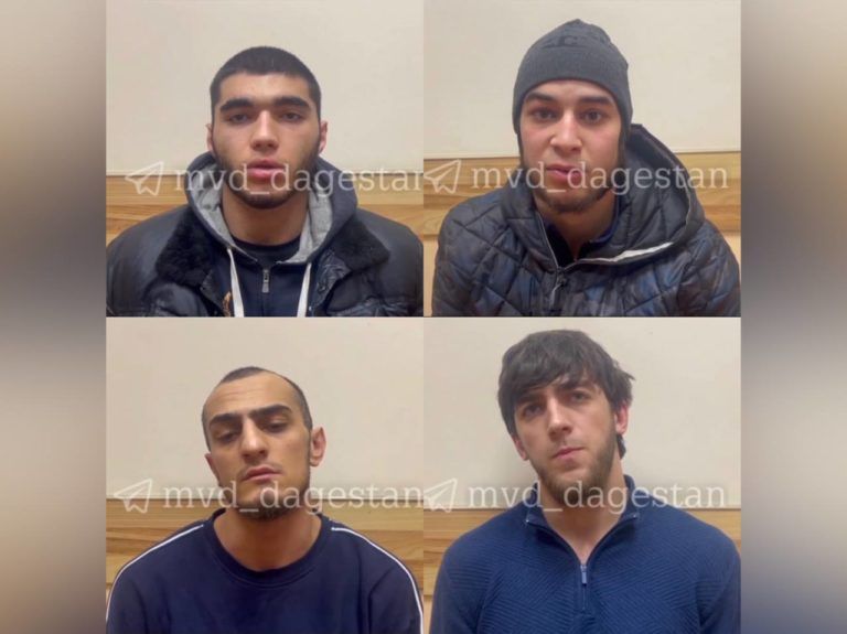 Четверо ребят в Махачкале вымогали деньги у мужчины и разбили его машину