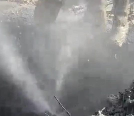 Специалисты устраняют утечки воды на водоводе в мкр. ДОСААФ в Махачкале