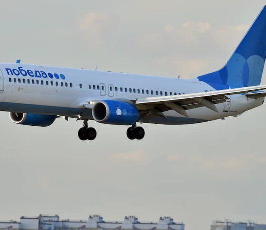 Пилоту самолета, вылетевшего из Махачкалы в Петербург, стало плохо в небе