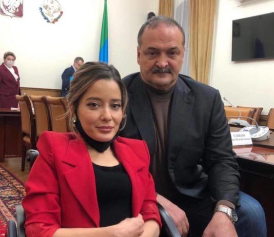 Инвалид-колясочник из Махачкалы стала жертвой агрессии со стороны водителя такси