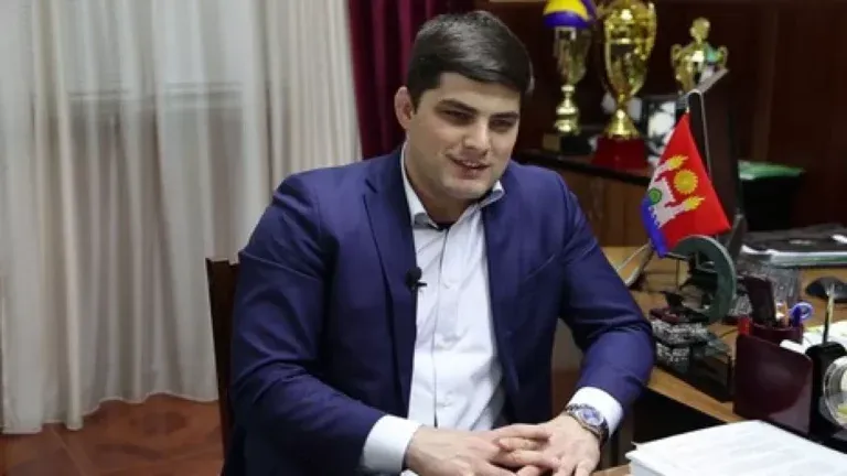 И.о. начальника управления образования Махачкалы награжден медалью имени Амет-Хана Султана