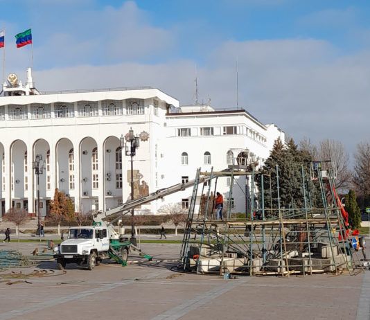 Новый год к нам мчится…