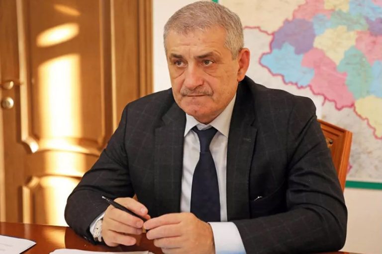 Вот уходит старый год