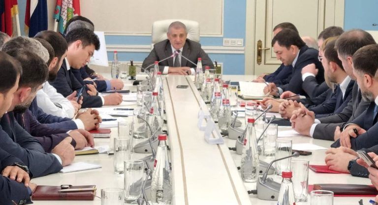 Новый мэр Махачкалы поручил освободить тротуары от торговых точек