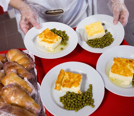 В Махачкале внедрили пилотный проект по улучшению качества питания в школах и детсадах