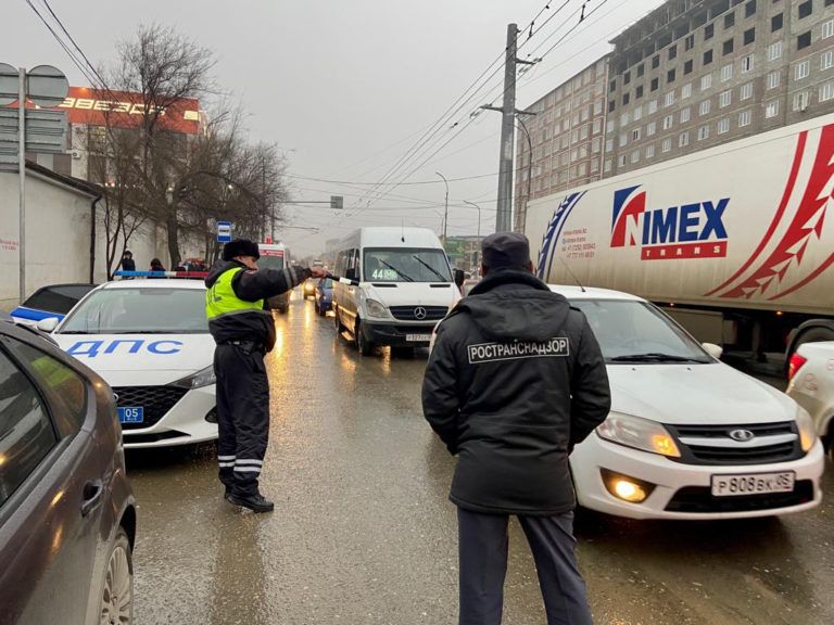 В Махачкале продолжаются рейды по проверке соблюдения транспортного законодательства