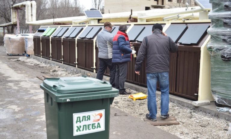 Махачкале остро не хватает 4,5 тыс. контейнеров для мусора