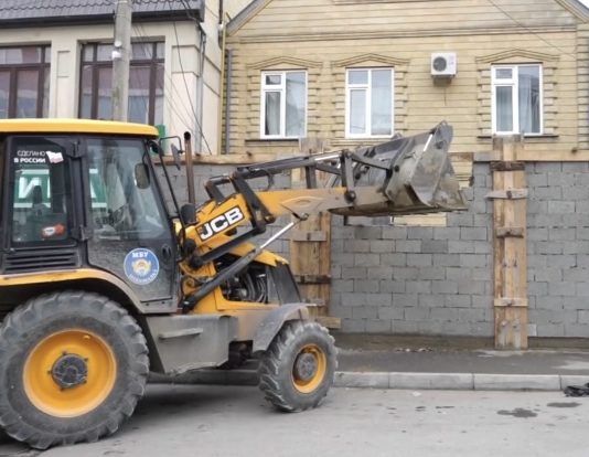 В Махачкале после жалоб горожан снесли строения, захватившие общественную территорию