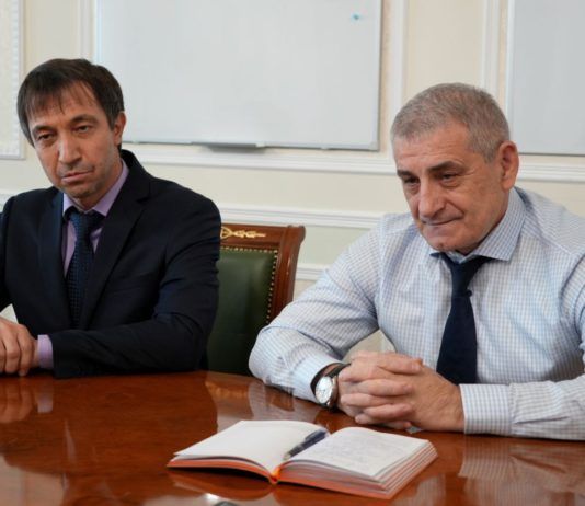Исполняющий обязанности главы Махачкалы обсудил с депутатом Госдумы РФ вопросы образовательных учреждений