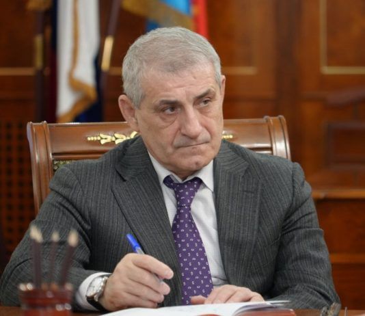 И.о. мэра Махачкалы указал на необходимость снизить цены на аттракционы на главной площади города