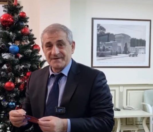 И.о. мэра Махачкалы обеспечит поездку юного горожанина и его матери в клинику за пределами Дагестана