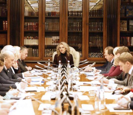 Федеральные и махачкалинские музеи совместно подготовили выставки к 100-летию со дня рождения Расула Гамзатова