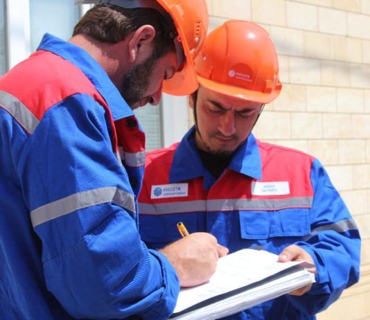 Энергетики за год заменили в Махачкале 120 дефектных опор и 28 км ветхого провода