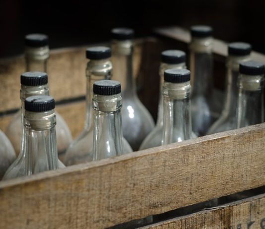 Крупную партию контрафактного алкоголя изъяли в пригороде Махачкалы