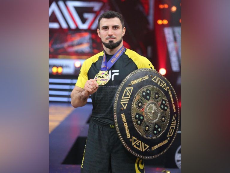 Сотрудник мэрии Махачкалы стал победителем престижного турнира по грэпплингу