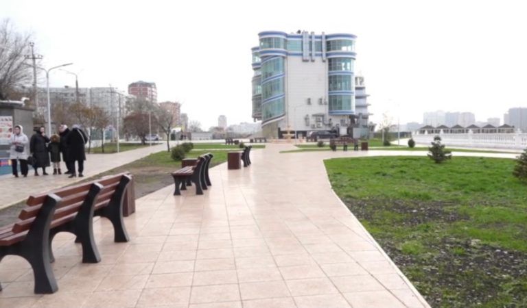 У озера Ак-Гель в Махачкале открыли новый сквер
