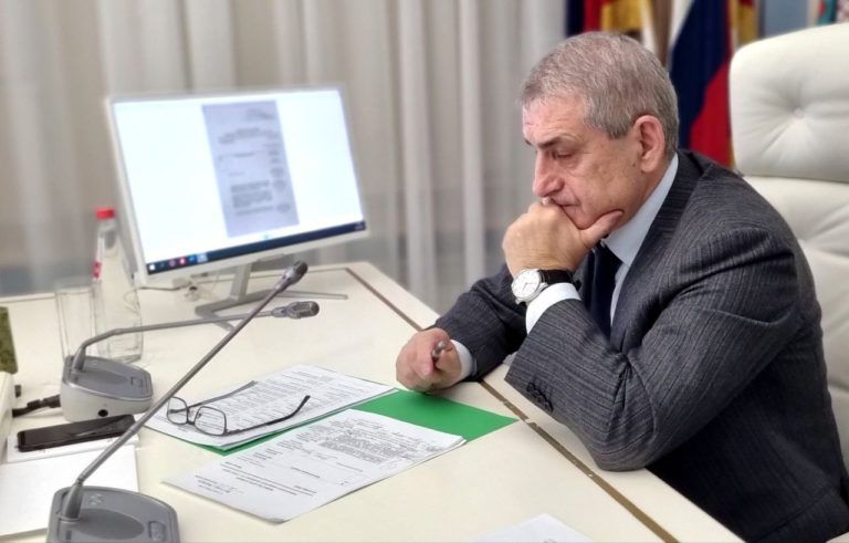 И.о. мэра Махачкалы дал подрядчику несколько дней на завершение ремонта проблемного детсада