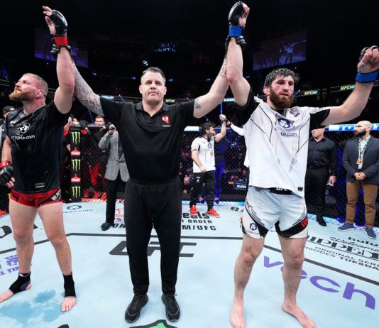 «Дайте ему чертов пояс». Звезды UFC – о скандальном бое Магомеда Анкалаева