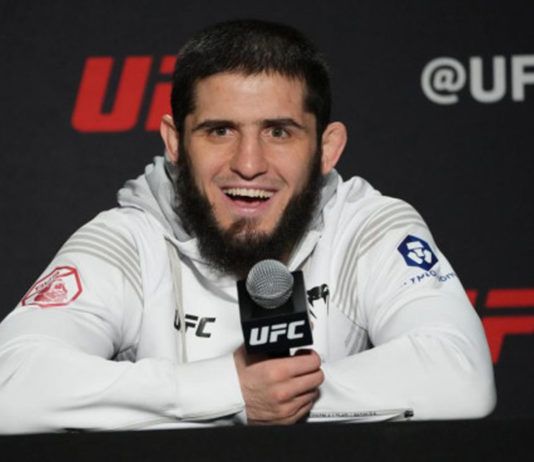 Махачев вошел в тройку лучших бойцов года в UFC