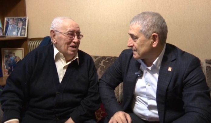 DE35E0C0-1653-4E33-8100-8407F9CAE323