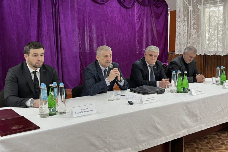Ризван Газимагомедов поздравил коллектив Троллейбусного управления с юбилеем