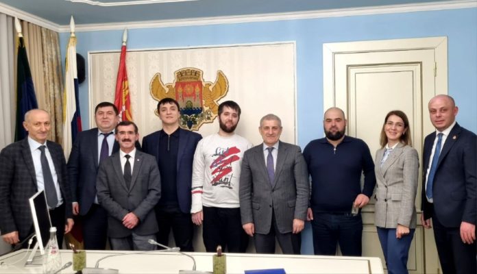 1E647A6E-8F1B-4AD8-AB77-C23F18C01D01