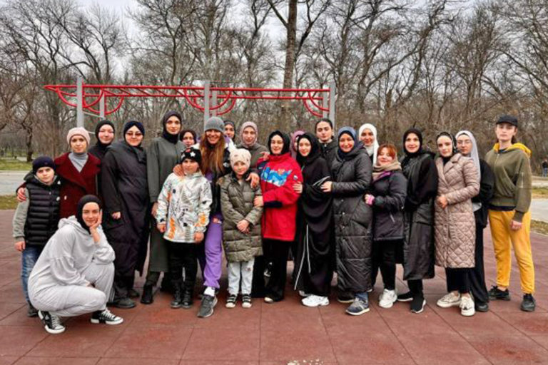 Пробежка для спортивных жительниц прошла в парке им. Ленинского комсомола