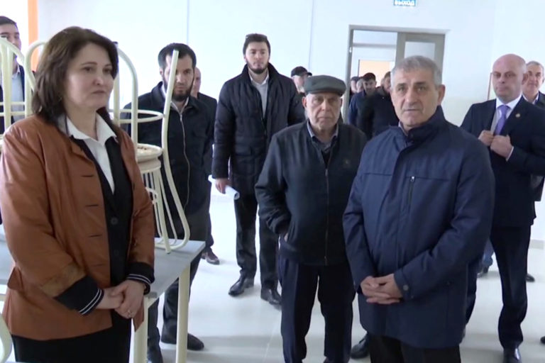 Новая школа в пригороде Махачкалы готовится к приему учащихся