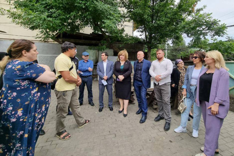 Встречи во дворах