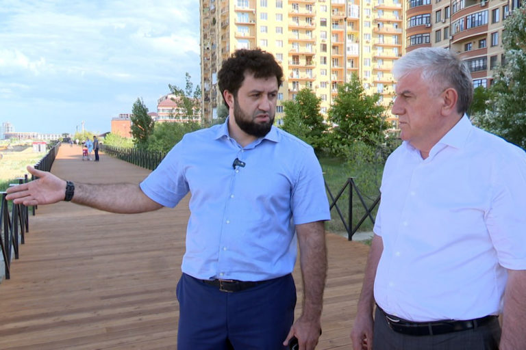 Глава города ознакомился с ходом работ на новой набережной в микрорайоне Редукторный
