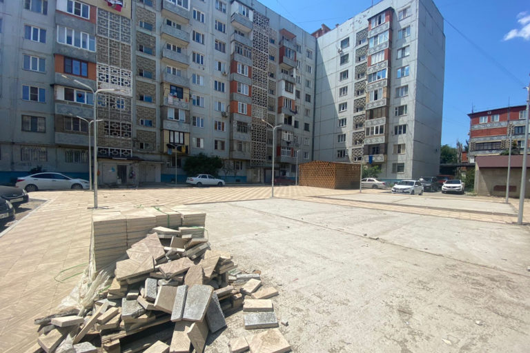 Махачкалинские дворы приобретают новый вид