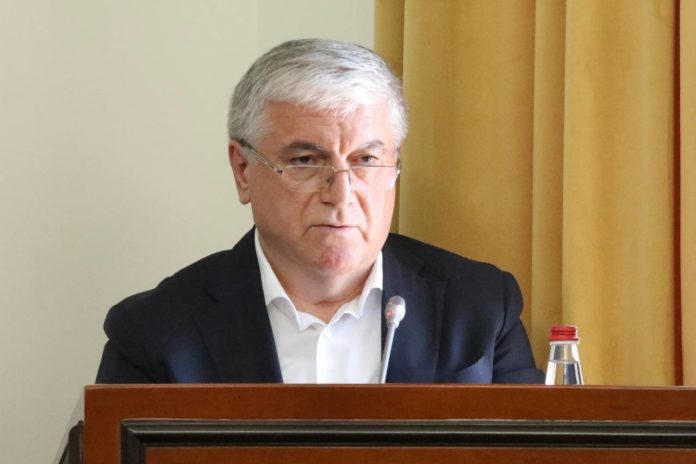 8F2E5D18-977A-4F55-8903-FE48B84EE0D9