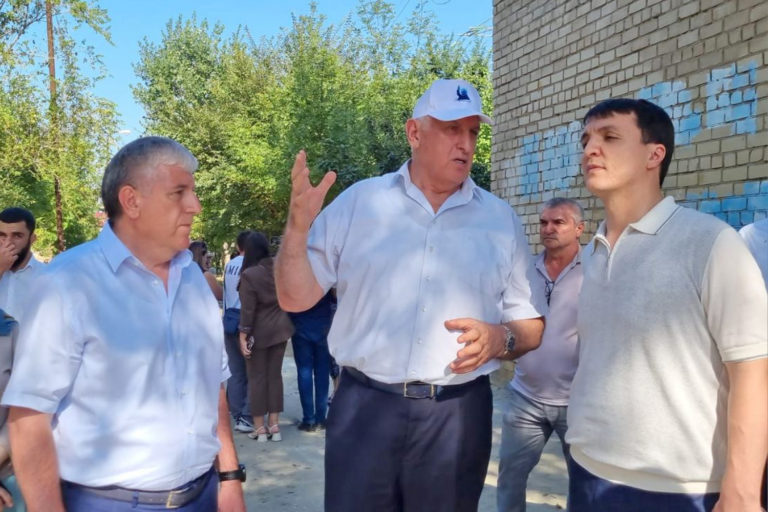 Абдулмуслим Абдулмуслимов и Юсуп Умавов посетили школу №42