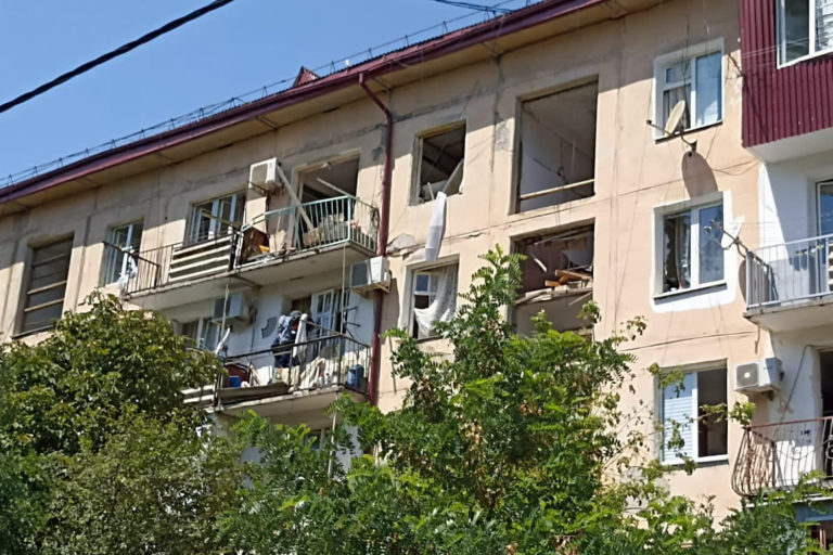 Мэр города побывал на месте хлопка газа в Махачкале