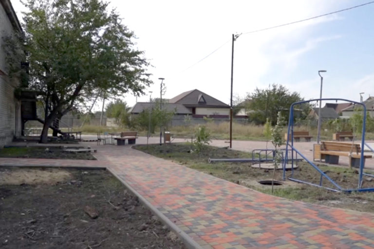 В пригороде Махачкалы завершается строительство нового сквера