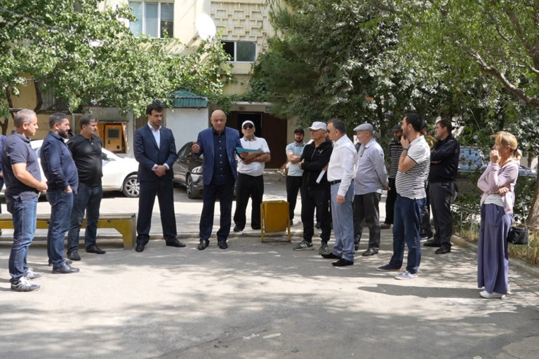 С выездом на место рассмотрено обращение жителей многоквартирного дома