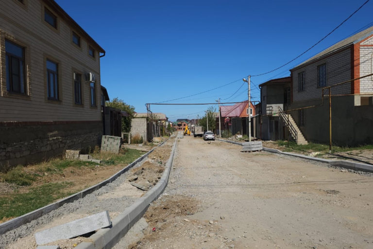 Продолжается ремонт улиц Аджаматова и Керимова