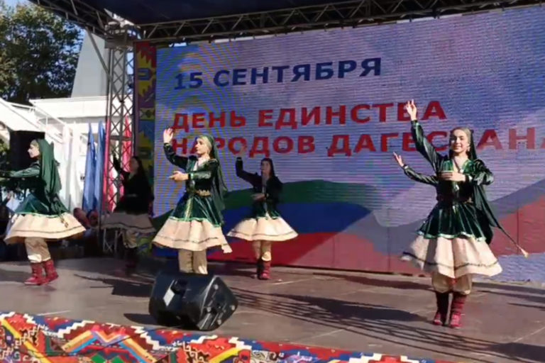 Народ сплочен и един – он непобедим!