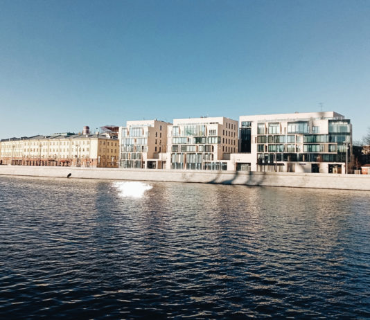 Путешествие на речном трамвае по Москве