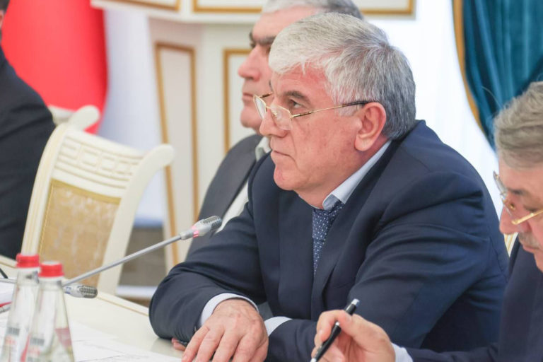 Мэр города выступил с отчетом о подготовке объектов городского хозяйства к ОЗП